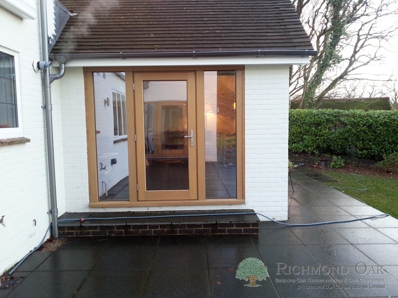 Bowyer_Oak_Gable_Contemporary_Garden_Room_Side_view_of_door-2292