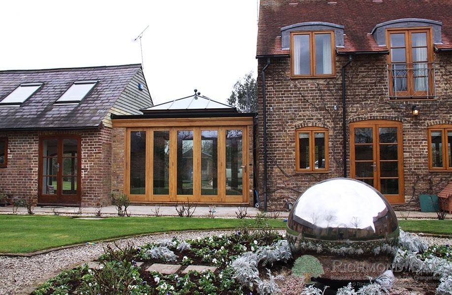 Kendrick_Oak_Orangery_Link_Building_bi_fold_folding_sliding_doors__7_-1465